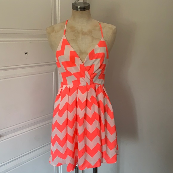 Windsor V Neck dress White and Neon Pink Sz M - Picture 1 of 2